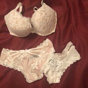 VS Very sexy push bra and 2 cheeky hip huggers.NWT
